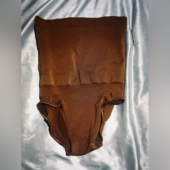 NWOT SKIMS Core Control High Waisted Brief Large - Picture 2 of 3